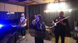 Jazz Up Aston Inn Jemursari Satukan Musisi Tiga Kota di Panggung International Jazz Day